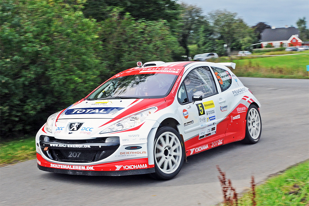 Esben Hegelund og Ole R. Frederiksen lagde ud med at føre løbet, men måtte udgå på den femte hastighedsprøve
(Foto: rallypics.dk)